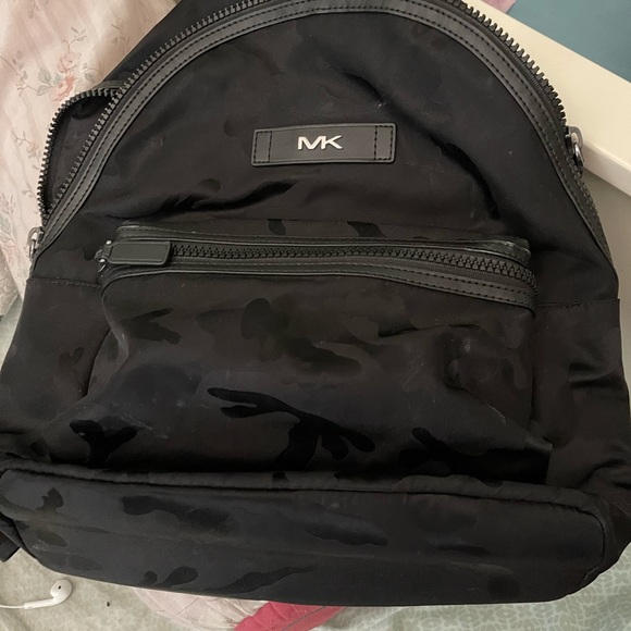 Used only a few times still brand new, no damages black camouflage, Michael Kors - Picture 5 of 5